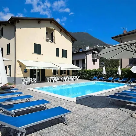 In Mit Pool Und Grill Domaso